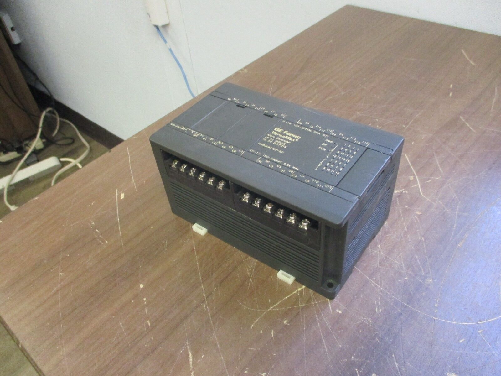 GE Fanuc VersaMax Micro Controller IC200UAA007-BD 100-240VAC 8mA RMS Used