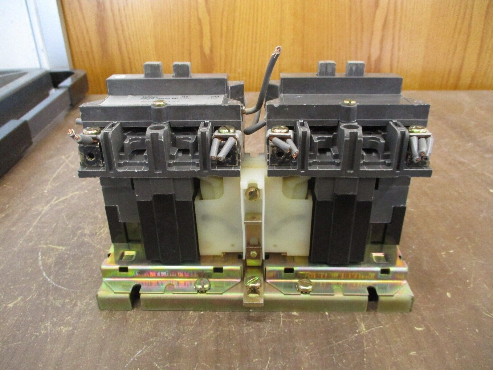 Westinghouse Size 1 Reversing Contactor A211KIBA Model B 120V Coil 27A 115-230V