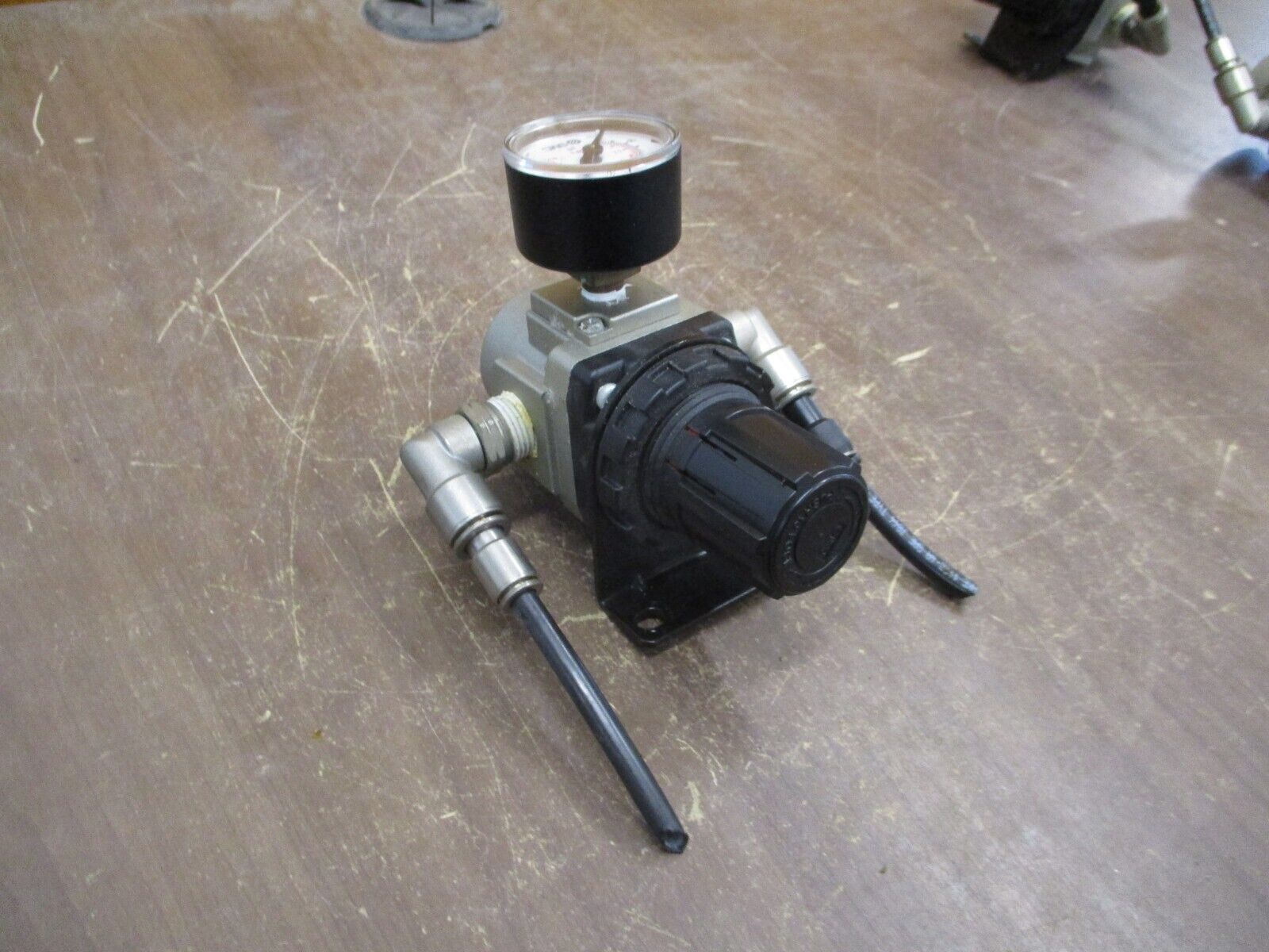 SMC Regulator AR30-N03-Z 7-125PSI Used