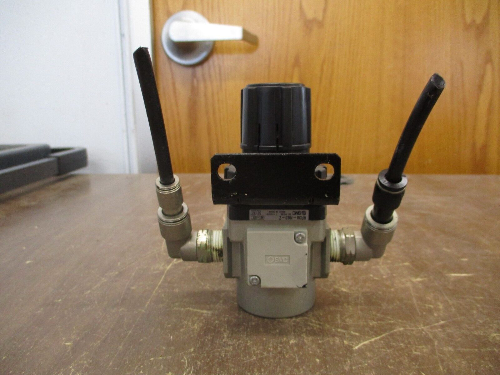 SMC Regulator AR30-N03-Z 7-125PSI Used