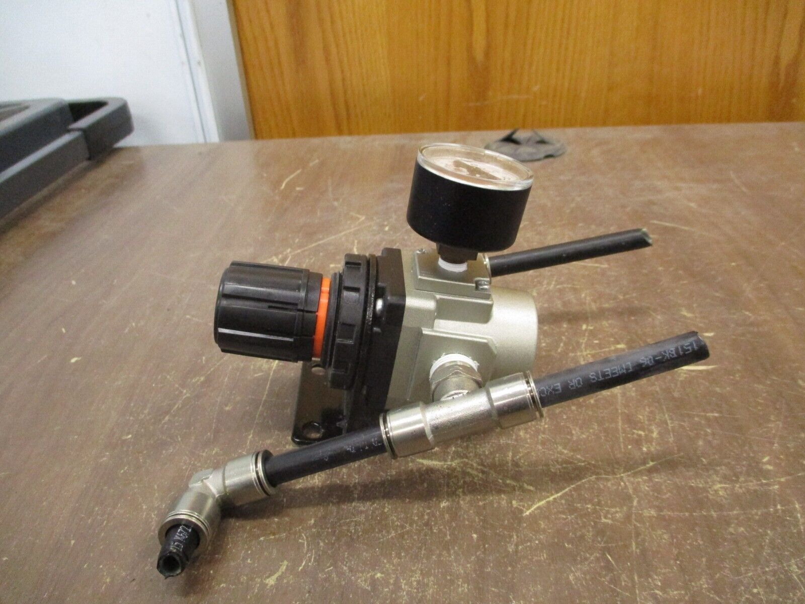 SMC Regulator AR30-N03-Z 7-125PSI Used