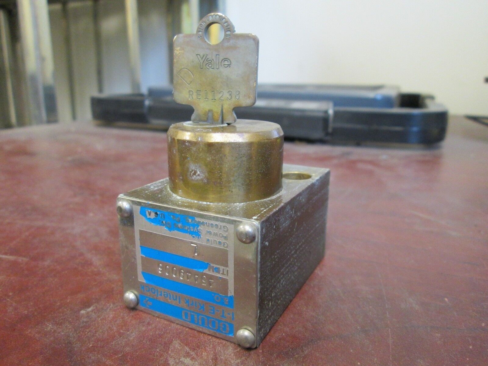 Kirk Interlock 45A49006 Stab Length: 2" to 2-3/4" Used