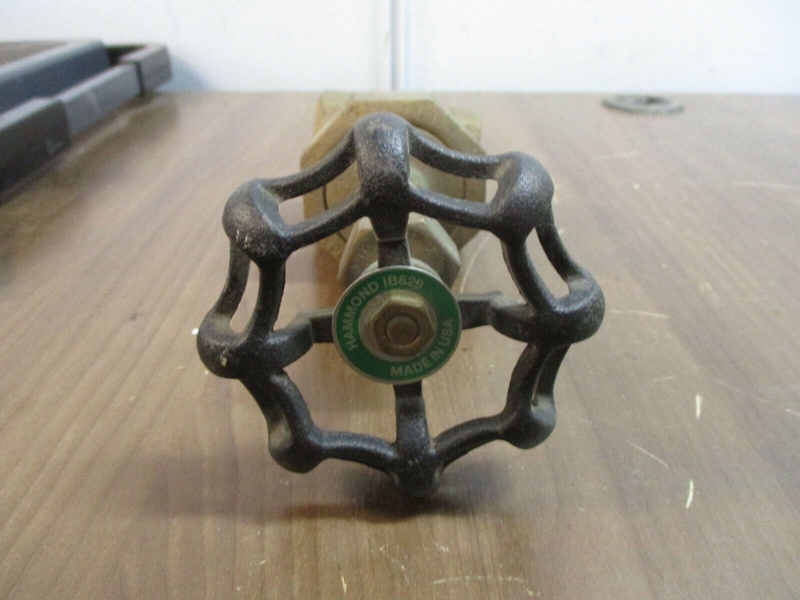 Hammond Gate Valve IB629 Size: 1 1/4" Used