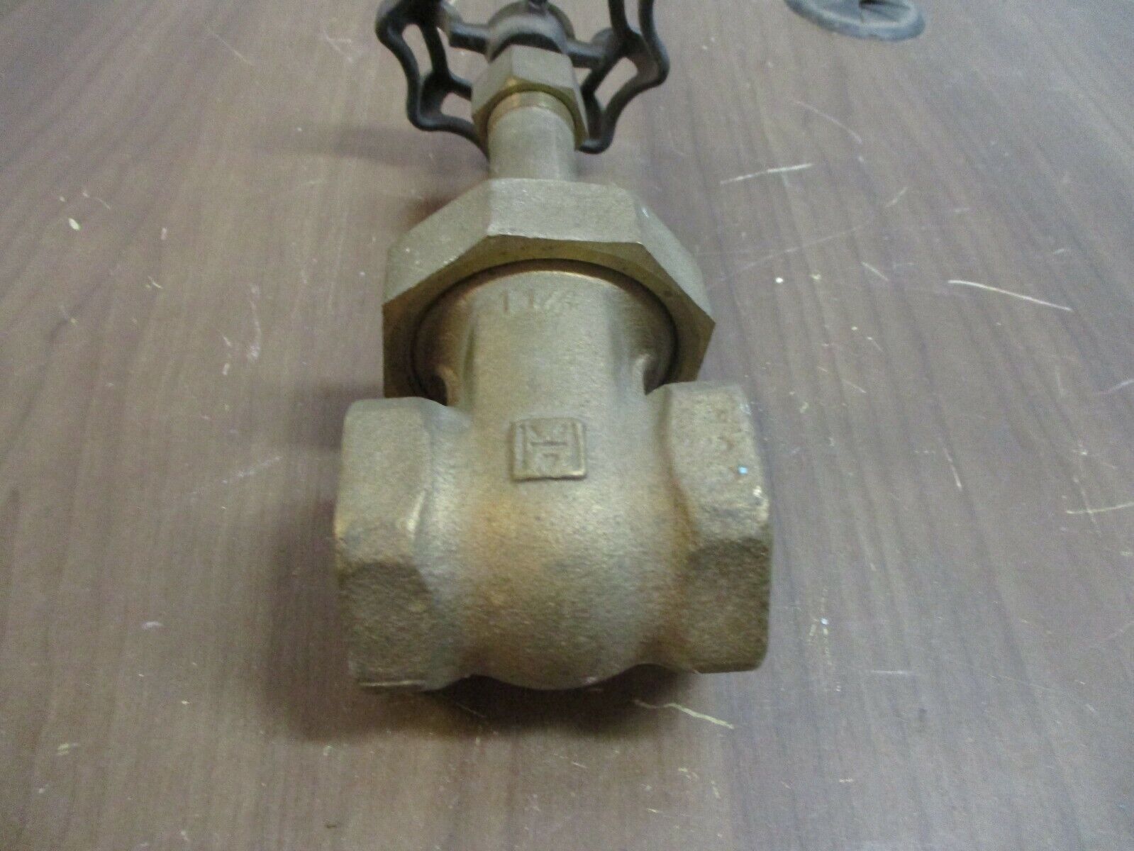 Hammond Gate Valve IB629 Size: 1 1/4" Used