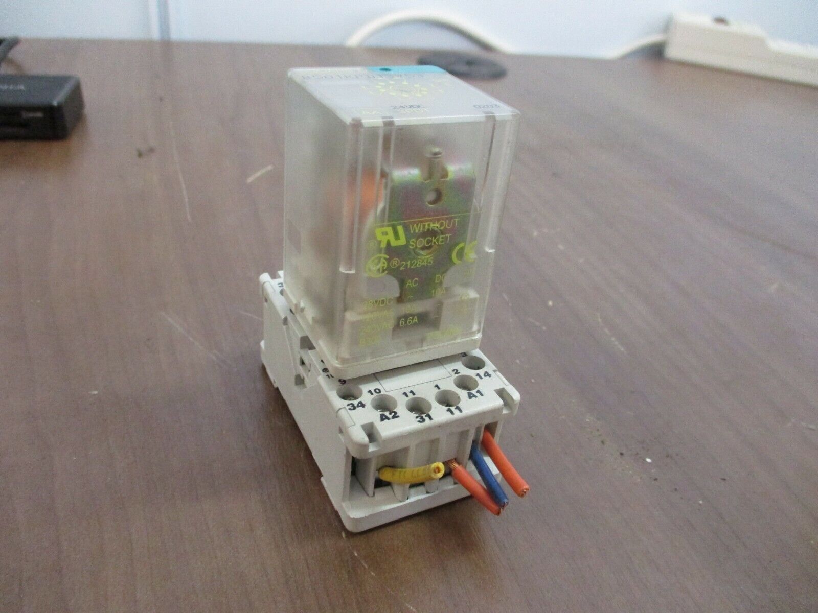Square D Relay w/Base 8501KPD13V53 24VDC Used