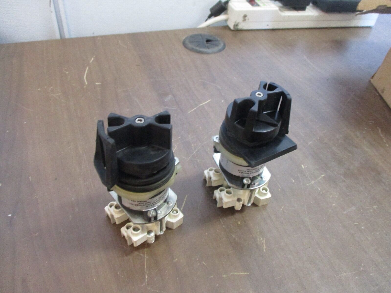 Crouse-Hinds Explosion Proof Selector Switch N2SW12221 2-Position 600V