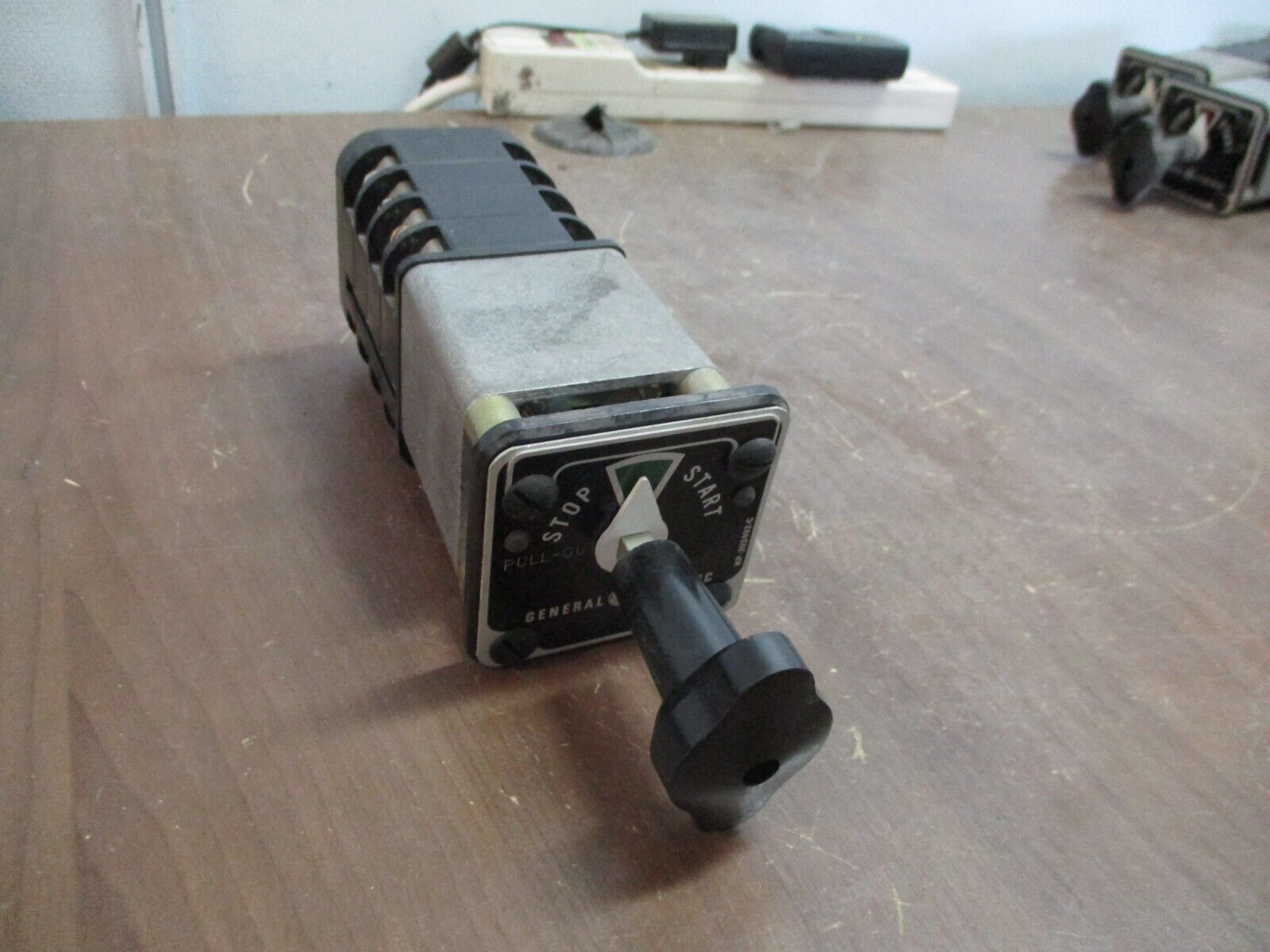 GE Type SBM Rotary Switch D4A04T1F1V1 Stop / Start Used