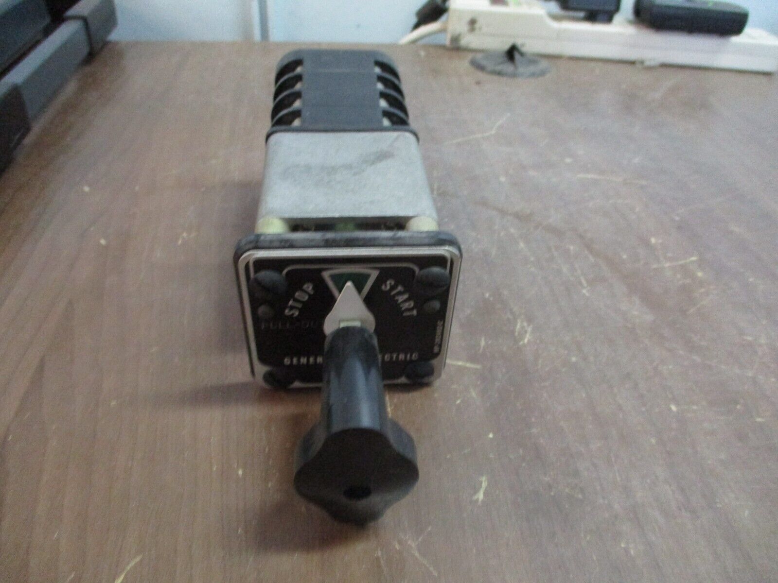 GE Type SBM Rotary Switch D4A04T1F1V1 Stop / Start Used