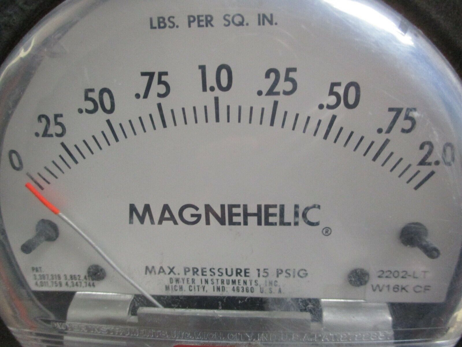Magnehelic Pressure Gauge 2202-LT Range: 0 - 2.0PSI Used