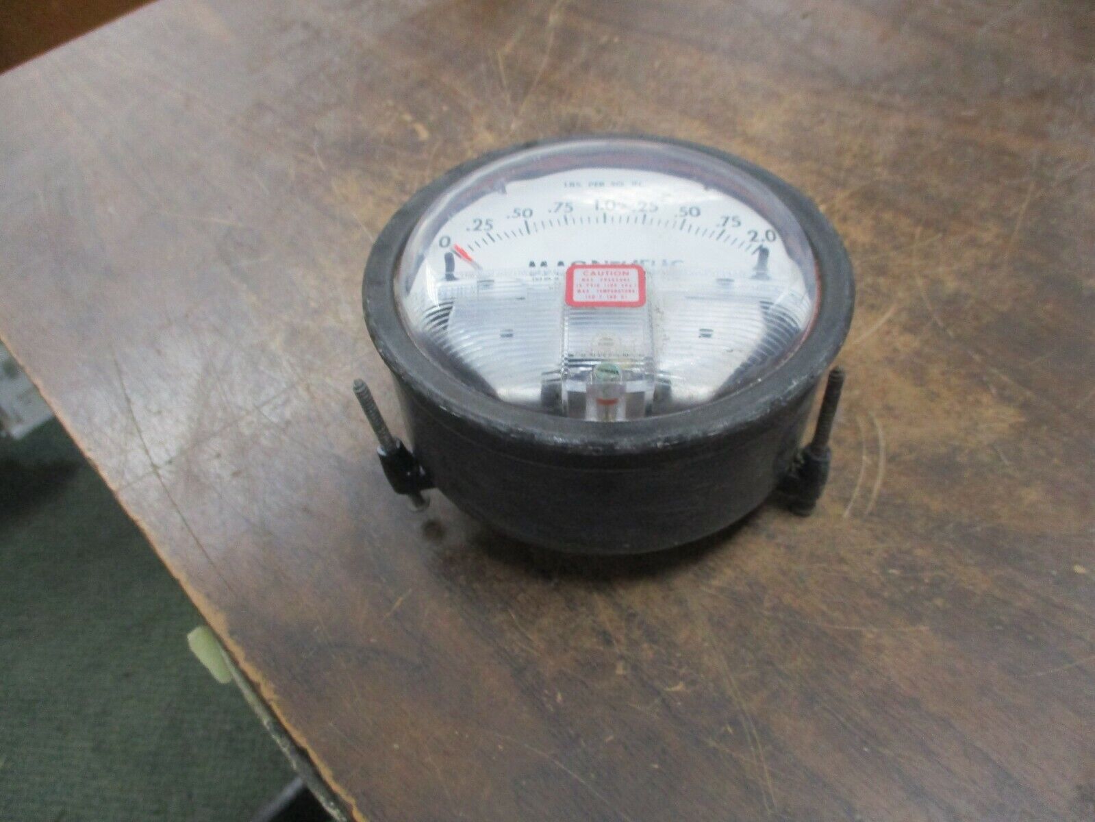 Magnehelic Pressure Gauge 2202-LT Range: 0 - 2.0PSI Used