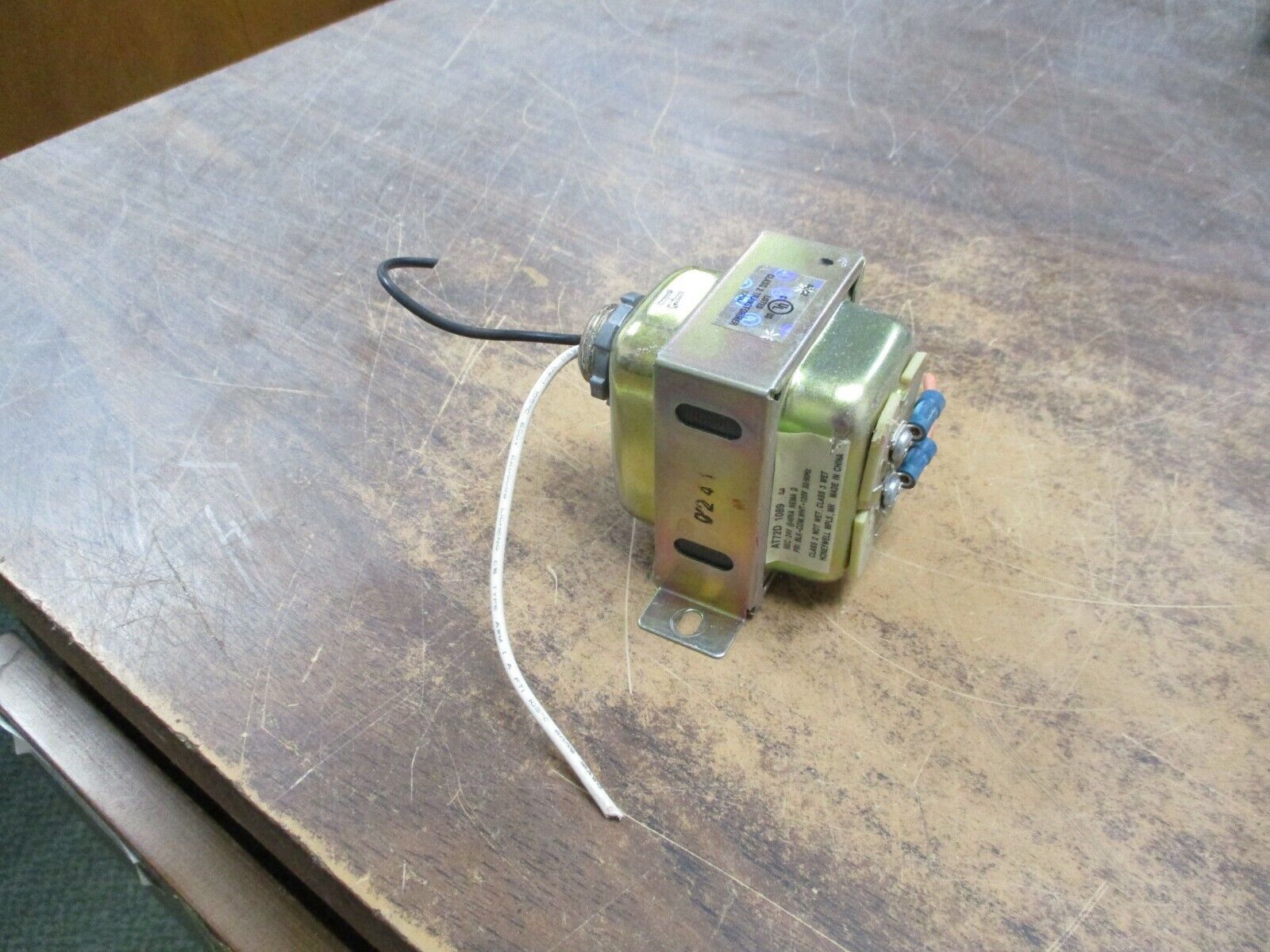 Honeywell Transformer AT72D 1089 40VA Pri: 120V Sec: 24V Used