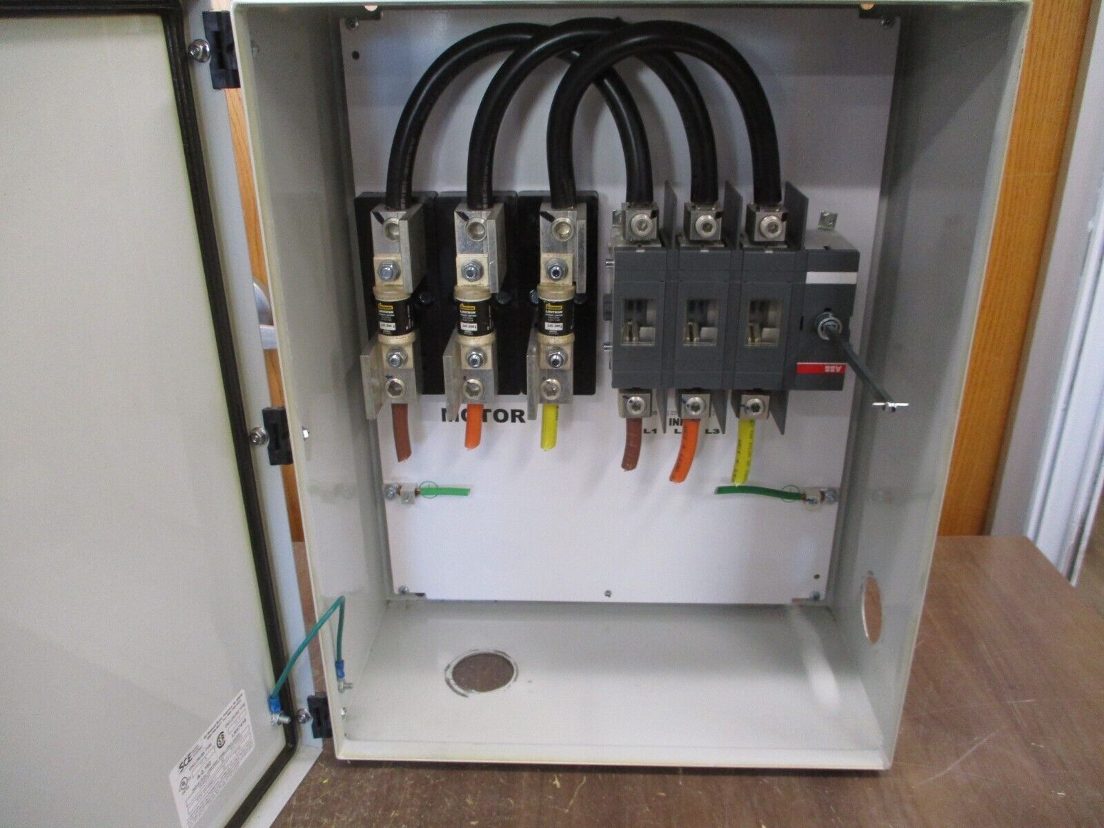 ABB Enclosed Disconnect w/ Fuses NF20012-3PB-JJS200 200A 3P JJS-200 Fuses Used