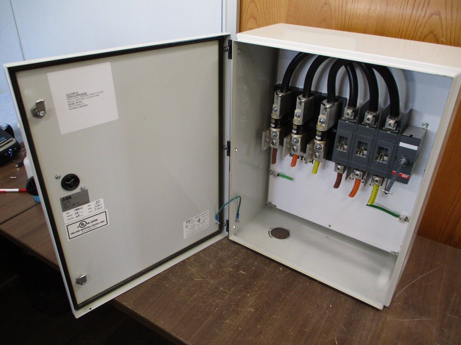 ABB Enclosed Disconnect w/ Fuses NF20012-3PB-JJS200 200A 3P JJS-200 Fuses Used