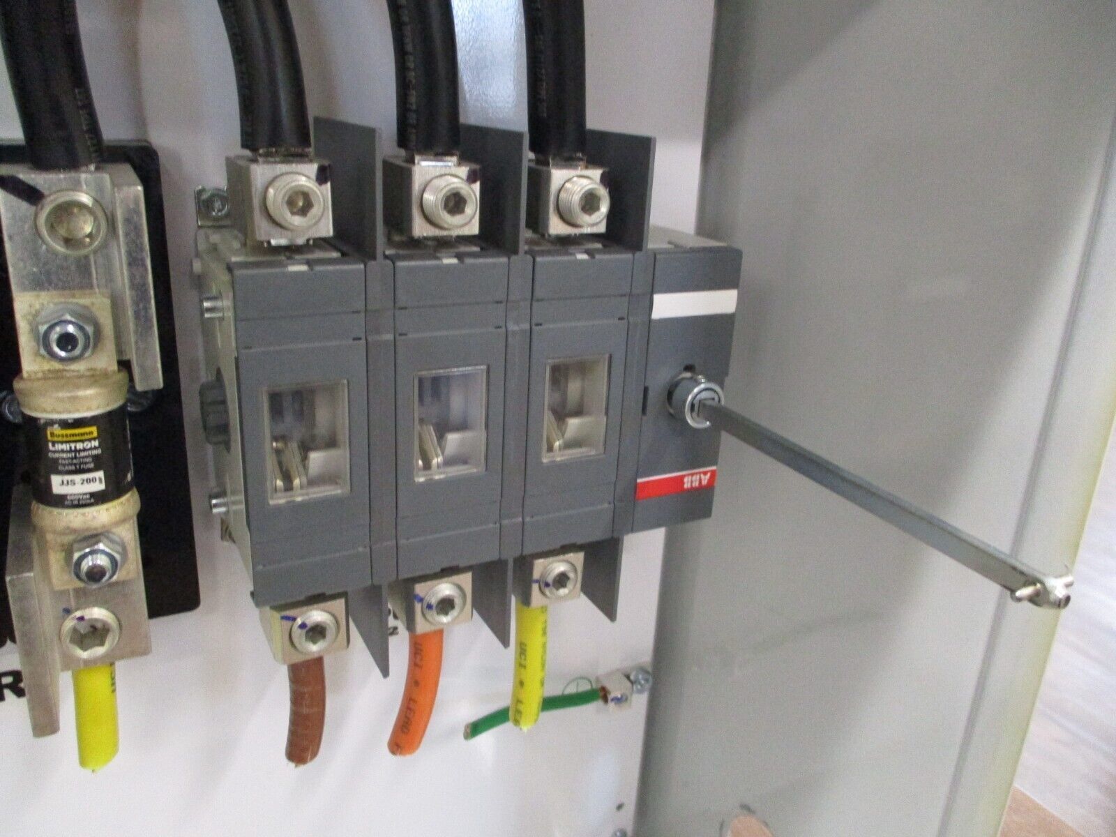 ABB Enclosed Disconnect w/ Fuses NF20012-3PB-JJS200 200A 3P JJS-200 Fuses Used