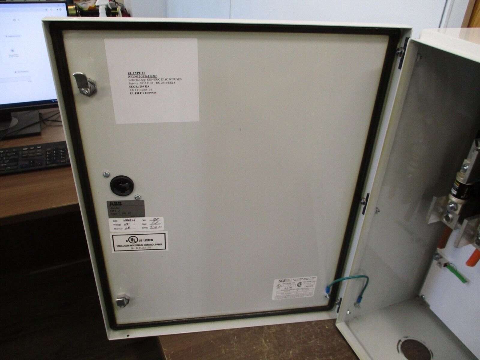 ABB Enclosed Disconnect w/ Fuses NF20012-3PB-JJS200 200A 3P JJS-200 Fuses Used