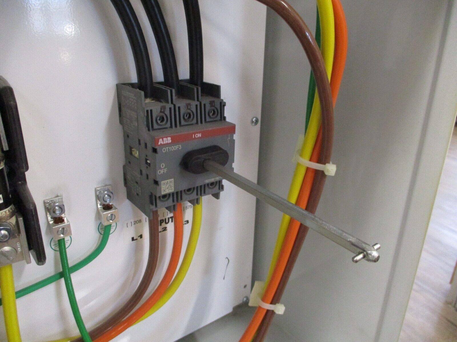 ABB Enclosed Disconnect w/ Fuses NF10012-3PB-JJS100 100A 3P JJS-100 Fuses Used