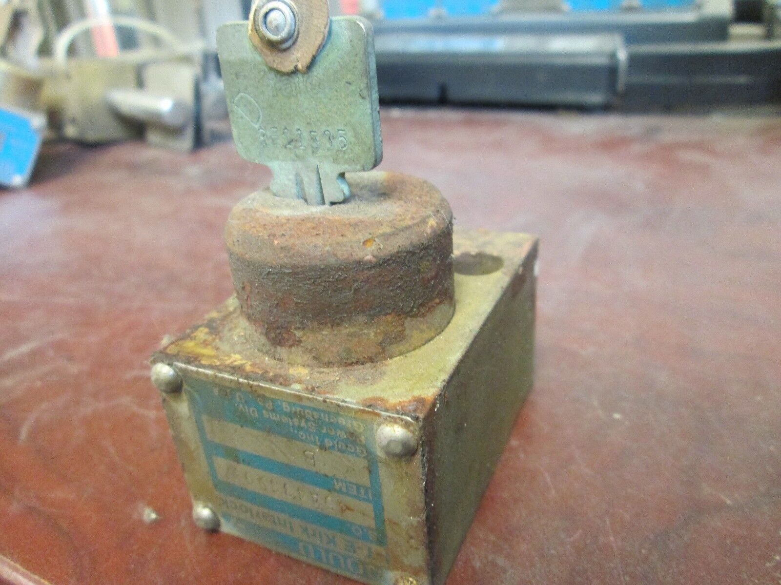 Kirk Interlock 45A43590 Stab Length: 0" to 3/4" Used