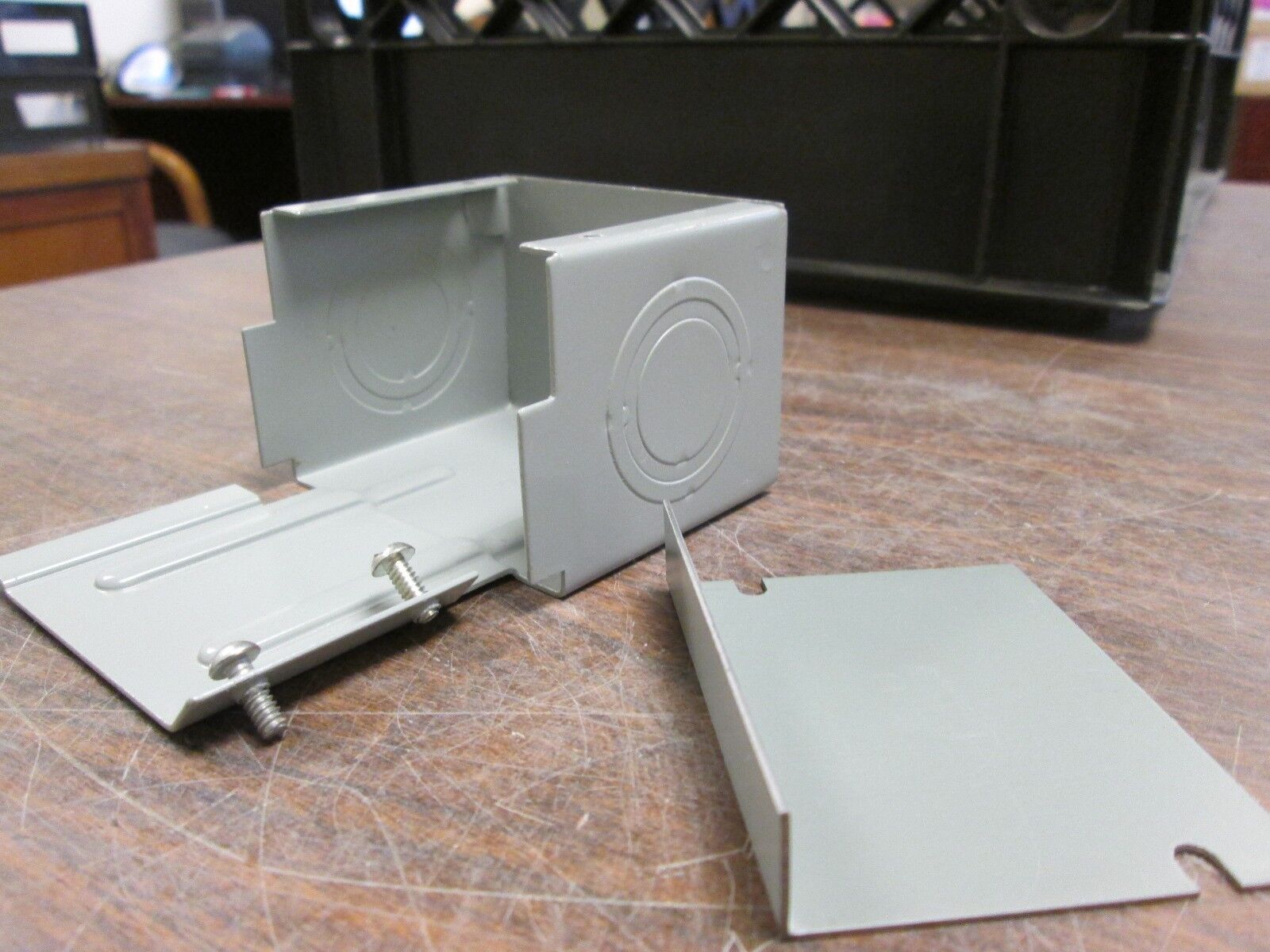 Wiremold Entrance End Fitting G3010C Lot of 2 New Surplus
