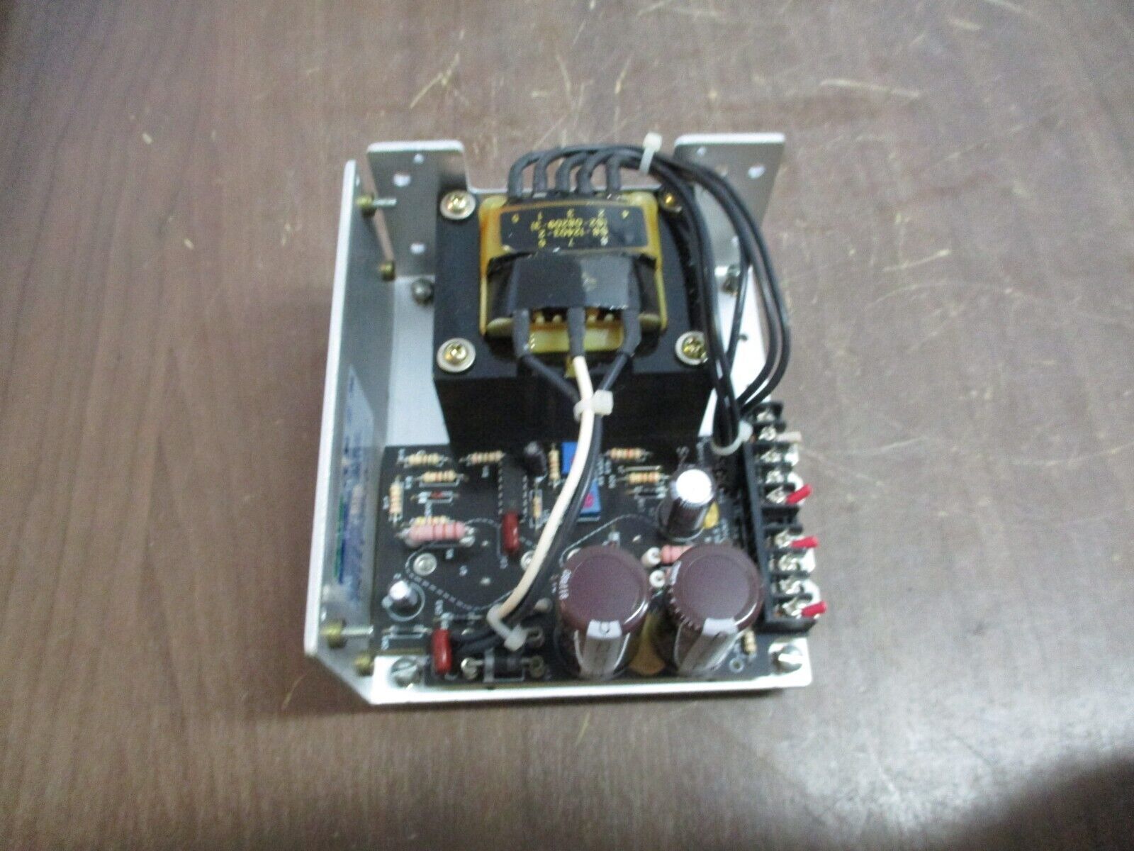 Sola Regulated Power Supply SLS-24-024T Input: 100-240V 0.5-1A Used