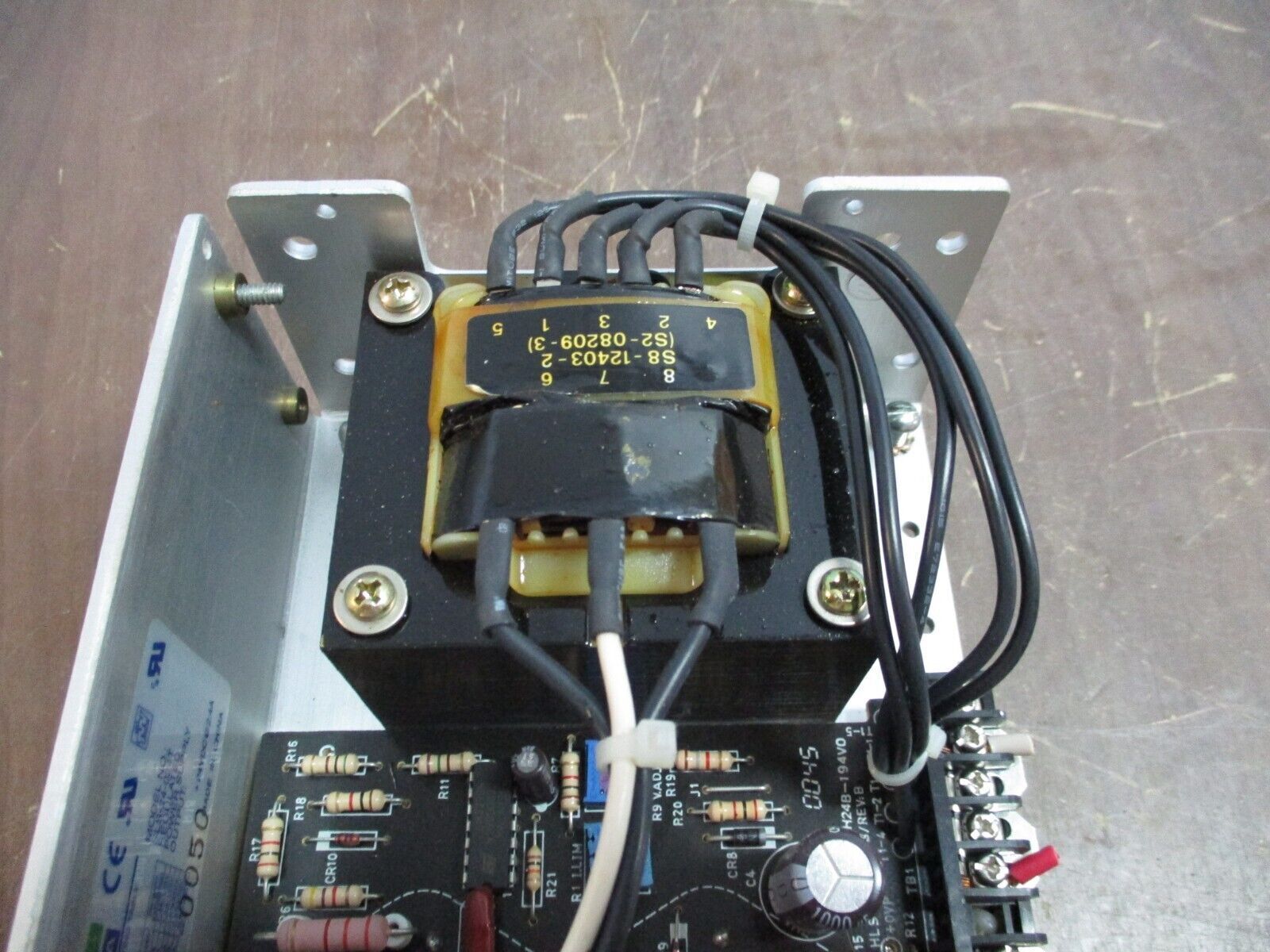 Sola Regulated Power Supply SLS-24-024T Input: 100-240V 0.5-1A Used