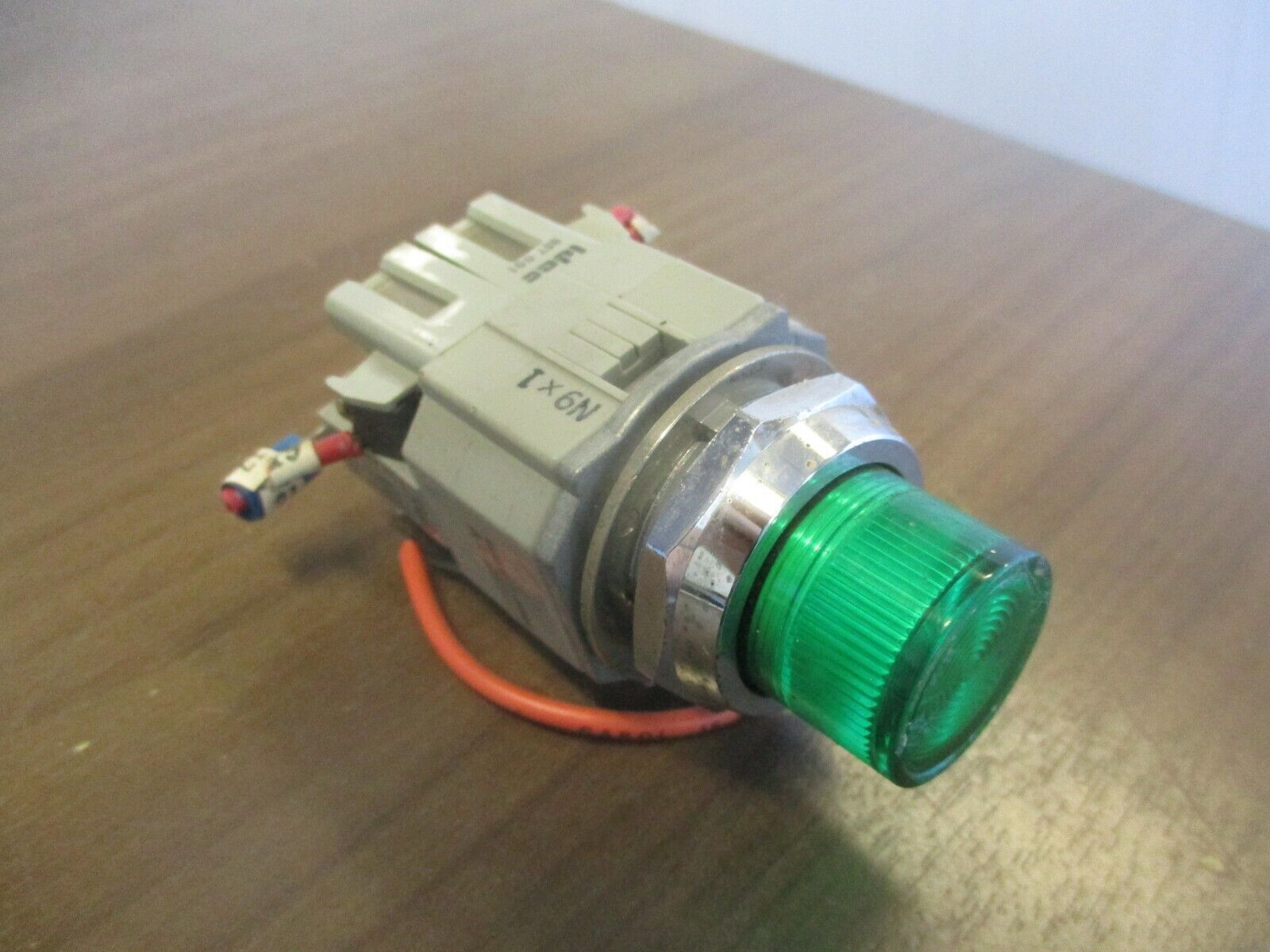 Idec Illuminated Pushbutton BST-010/BST001 Green Used