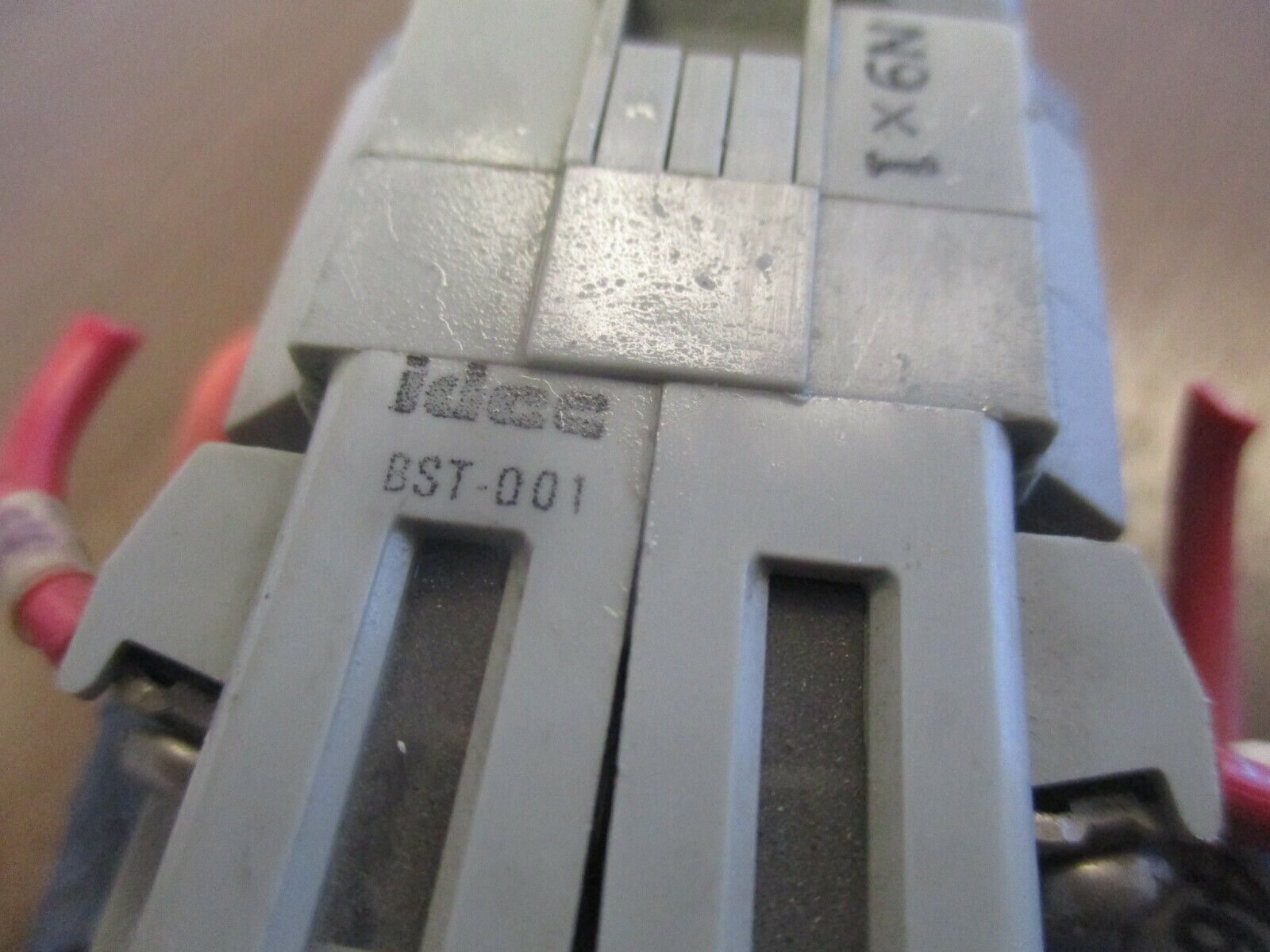 Idec Illuminated Pushbutton BST-010/BST001 Red Used