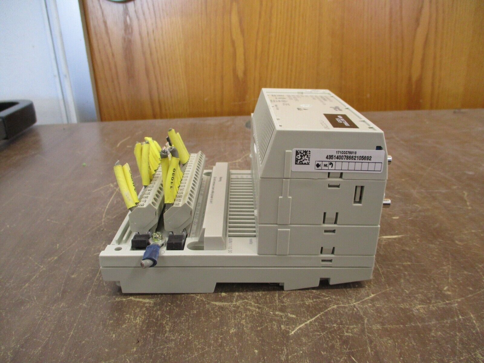 Schneider Electric TSX Momentum Processor w/ I/O Base 171CCC78010 512K Used