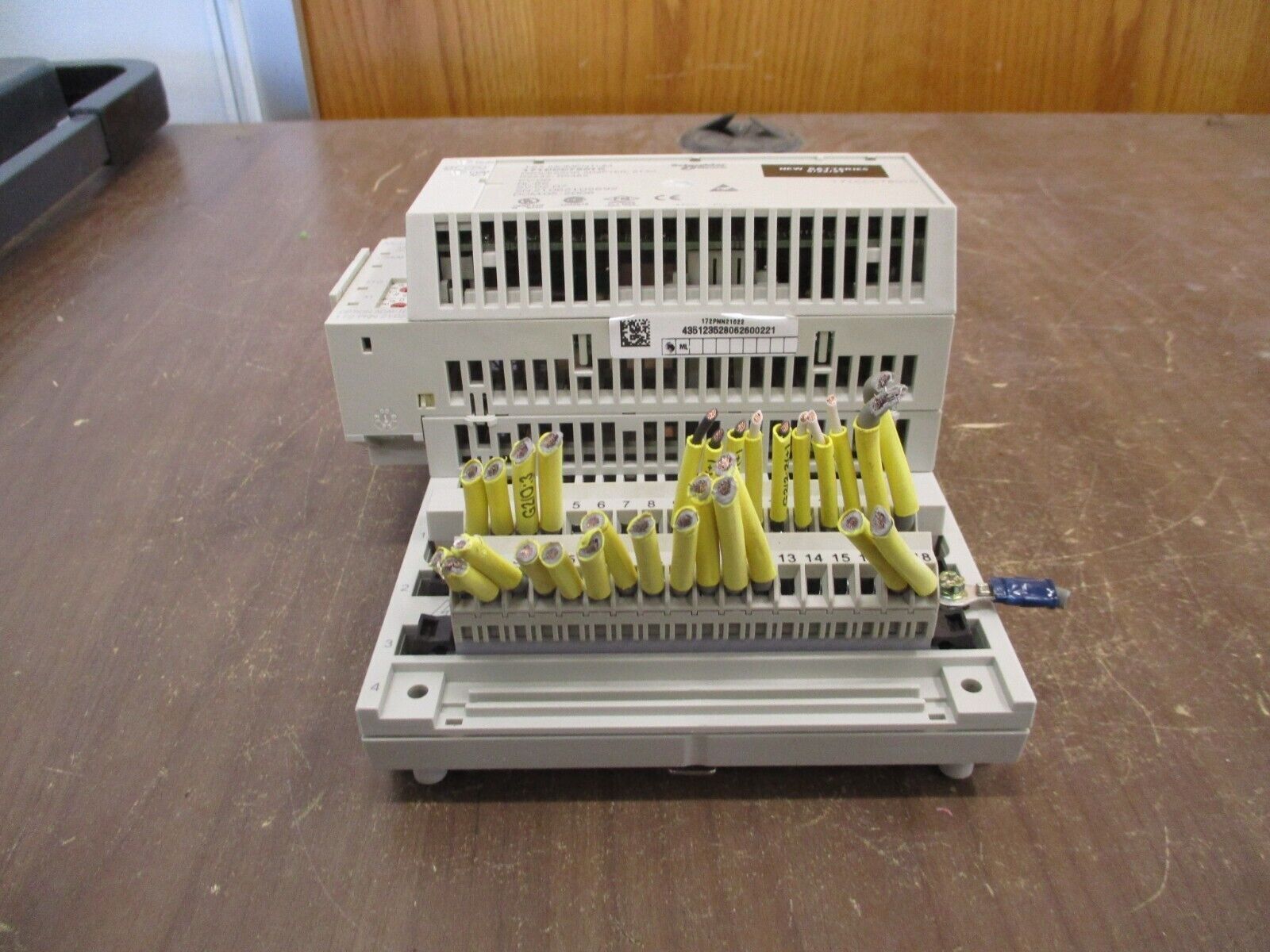 Schneider Electric TSX Momentum Processor w/ I/O Base 171CCC78010 512K Used