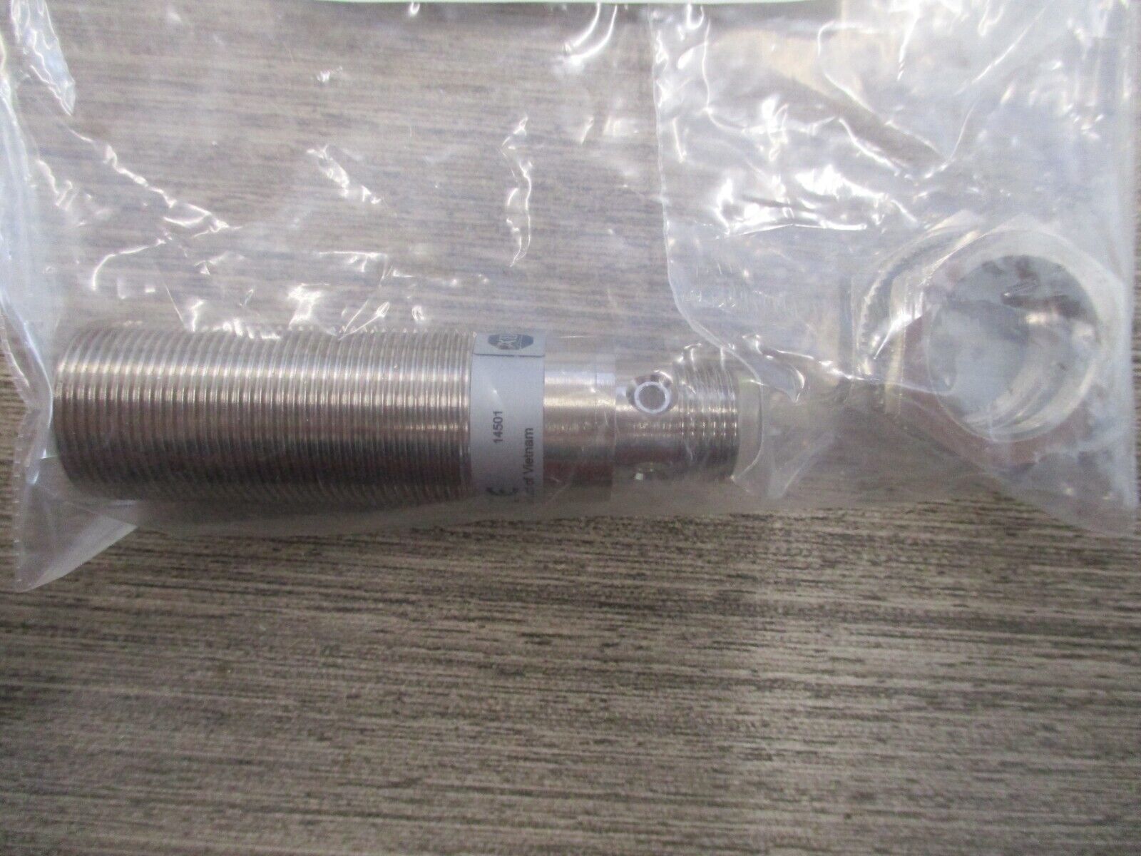 Allen-Bradley Inductive Proximity Sensor 872C-D5NP18-D4 10-30VDC New Surplus