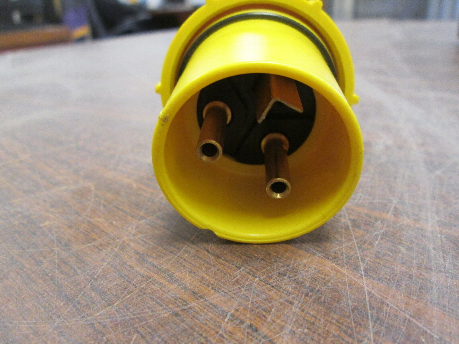 Thomas & Betts Plug 9P23U2 20A 250V Open End Used