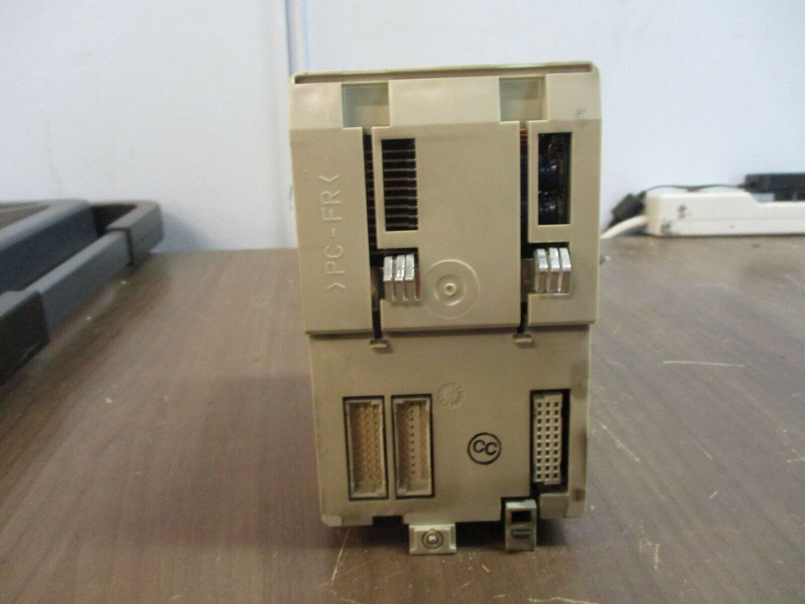AEG Modicon CPU Module PC-A984-145 8K 24VDC 1A *Broken Battery Cover* Used