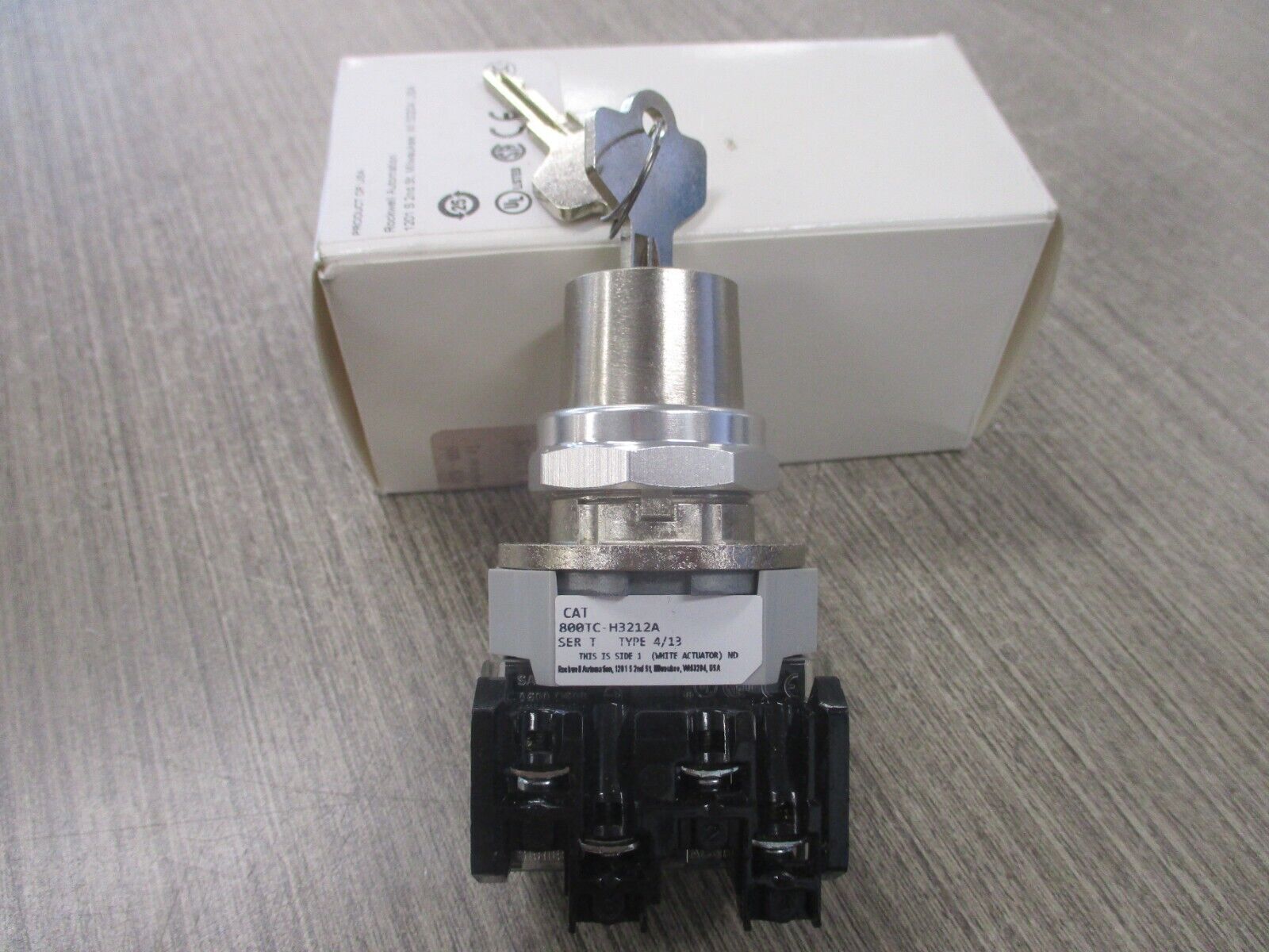 Allen-Bradley Cylinder Lock Selector Switch 800TC-H3212A Ser. T New Surplus