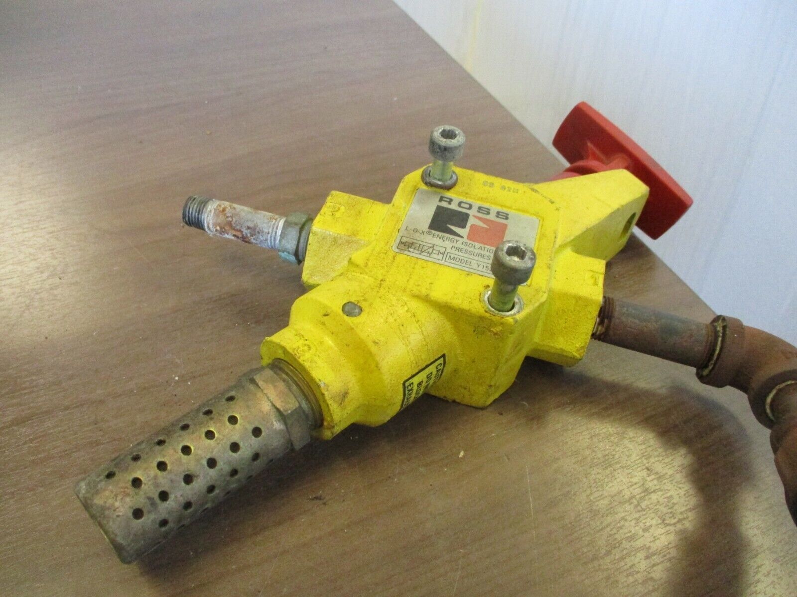 Ross L-O-X Energy Isolation Device Y1523C3002 0-20 Bar Used