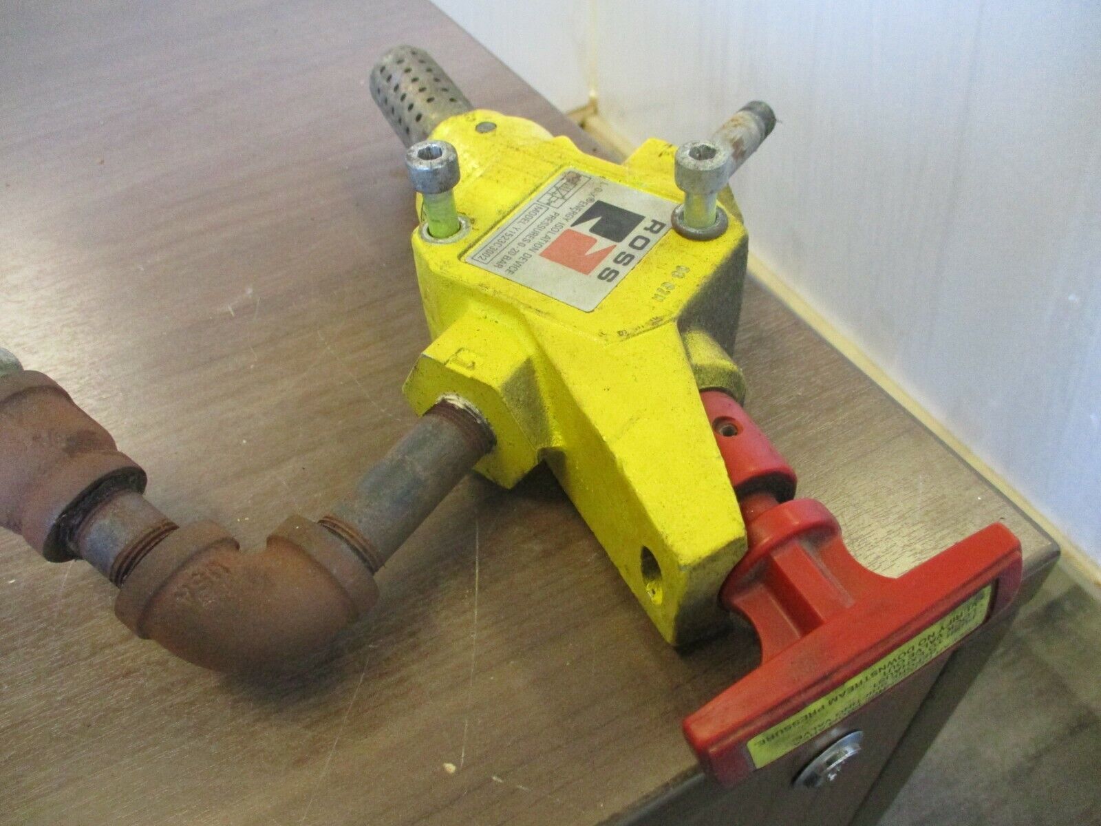 Ross L-O-X Energy Isolation Device Y1523C3002 0-20 Bar Used