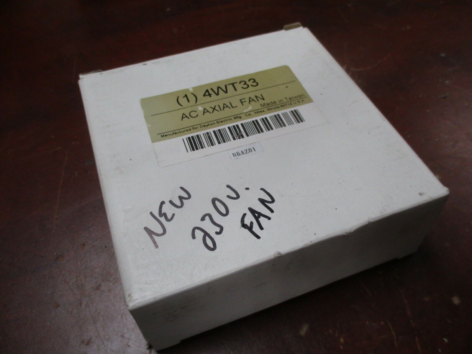 Dayton Axial Fan 4WT33 105CFM 2900RPM 230V 60Hz 0.11A 19W New Surplus