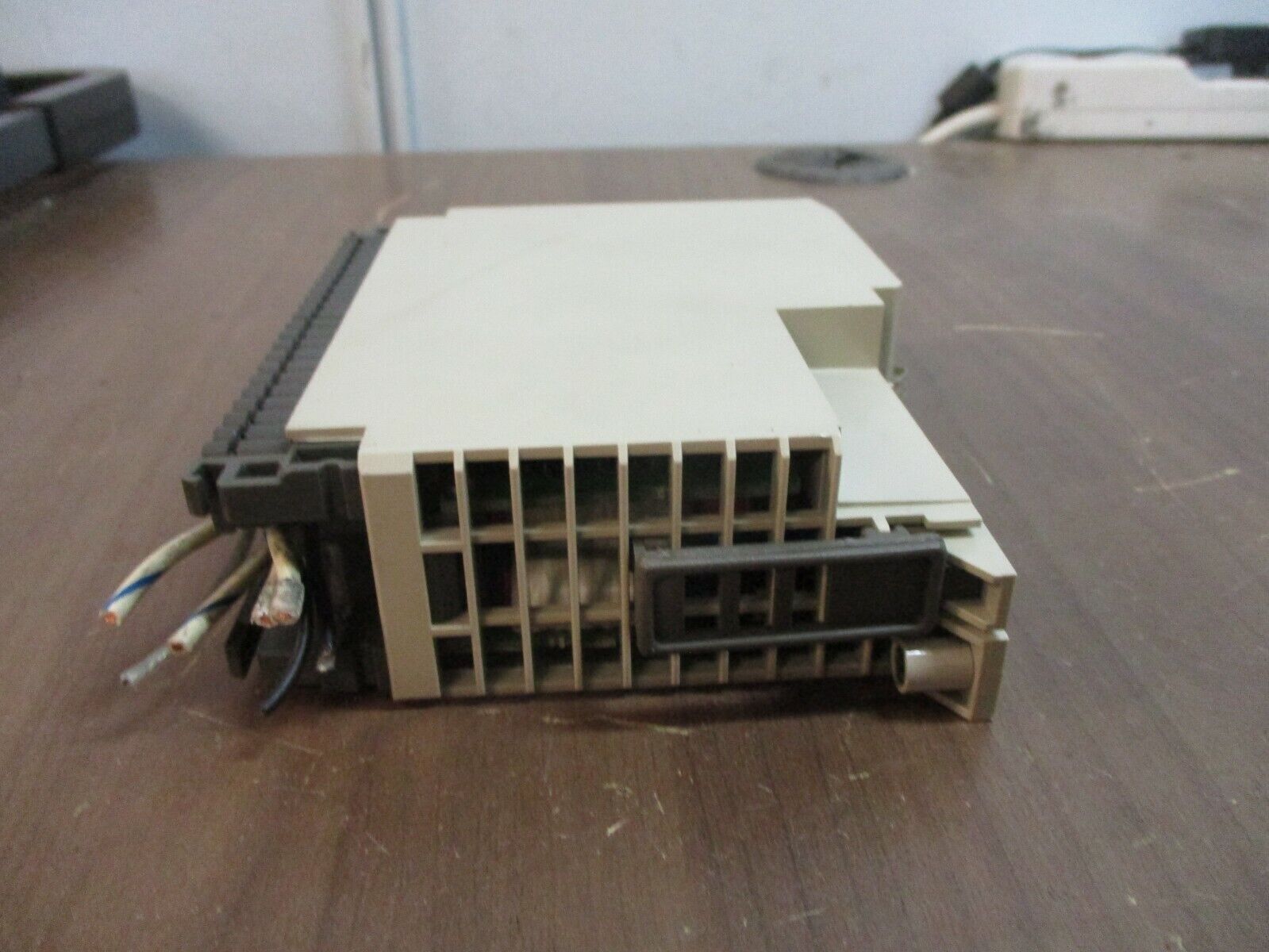 AEG Modicon Analog Output Module DAU 202 / AS-BDAU-202 Single Isolated 2X 10V