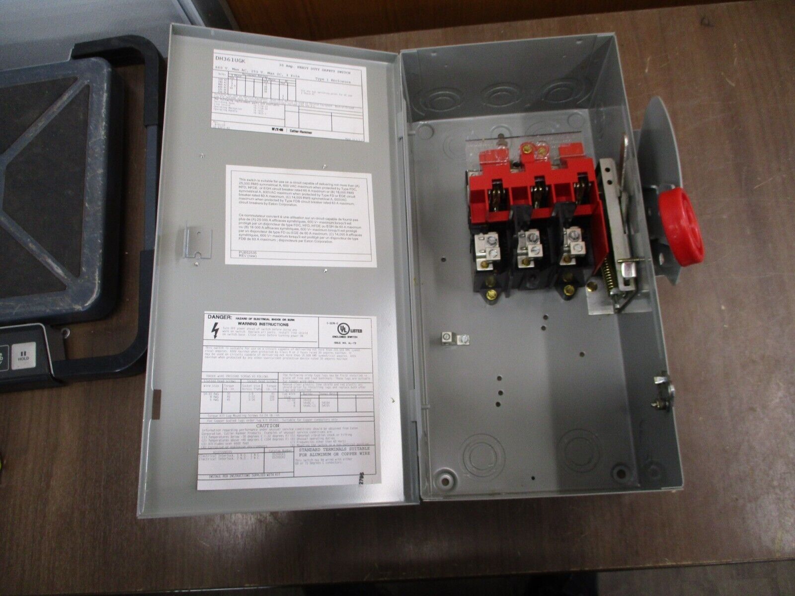 Cutler-Hammer Non-Fusible Safety Switch DH361UGK 30A 600V 3P Type 1 New Surplus