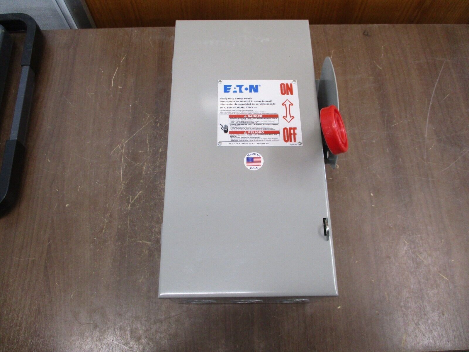 Cutler-Hammer Non-Fusible Safety Switch DH361UGK 30A 600V 3P Type 1 New Surplus