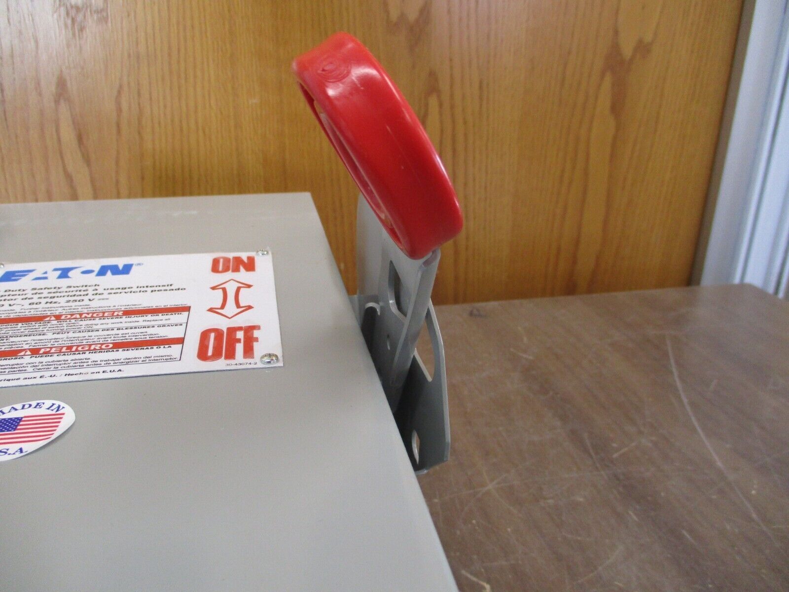 Cutler-Hammer Non-Fusible Safety Switch DH361UGK 30A 600V 3P Type 1 New Surplus