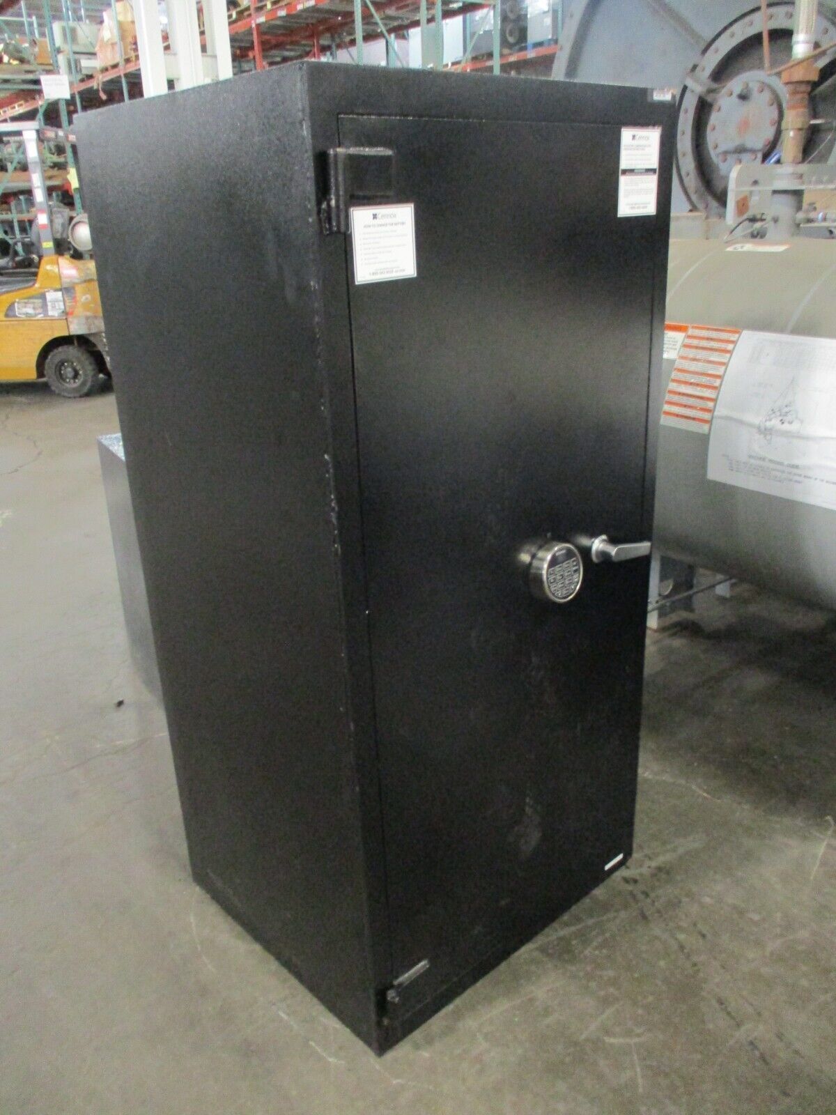 Cennox Safe B6029LH Size: 60" x 29" x 27" Used