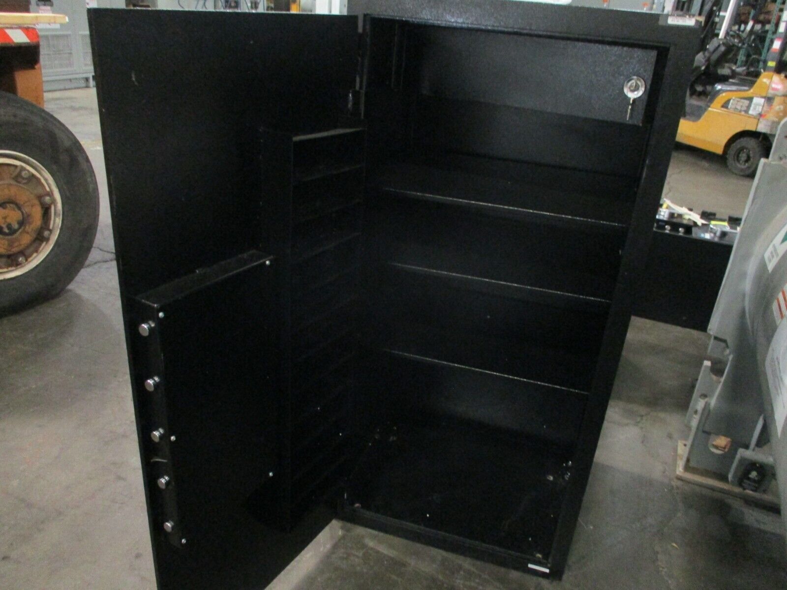 Cennox Safe B6029LH Size: 60" x 29" x 27" Used