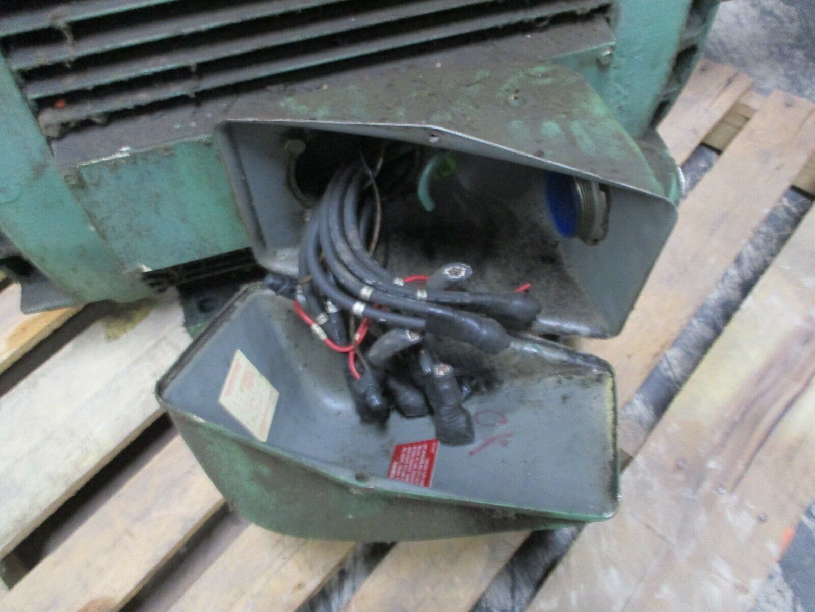 Vickers Vane Pumps w/ Motor 3520VS 25A11 / 4520 60A 8 75HP 1200RPM 230/460V Used
