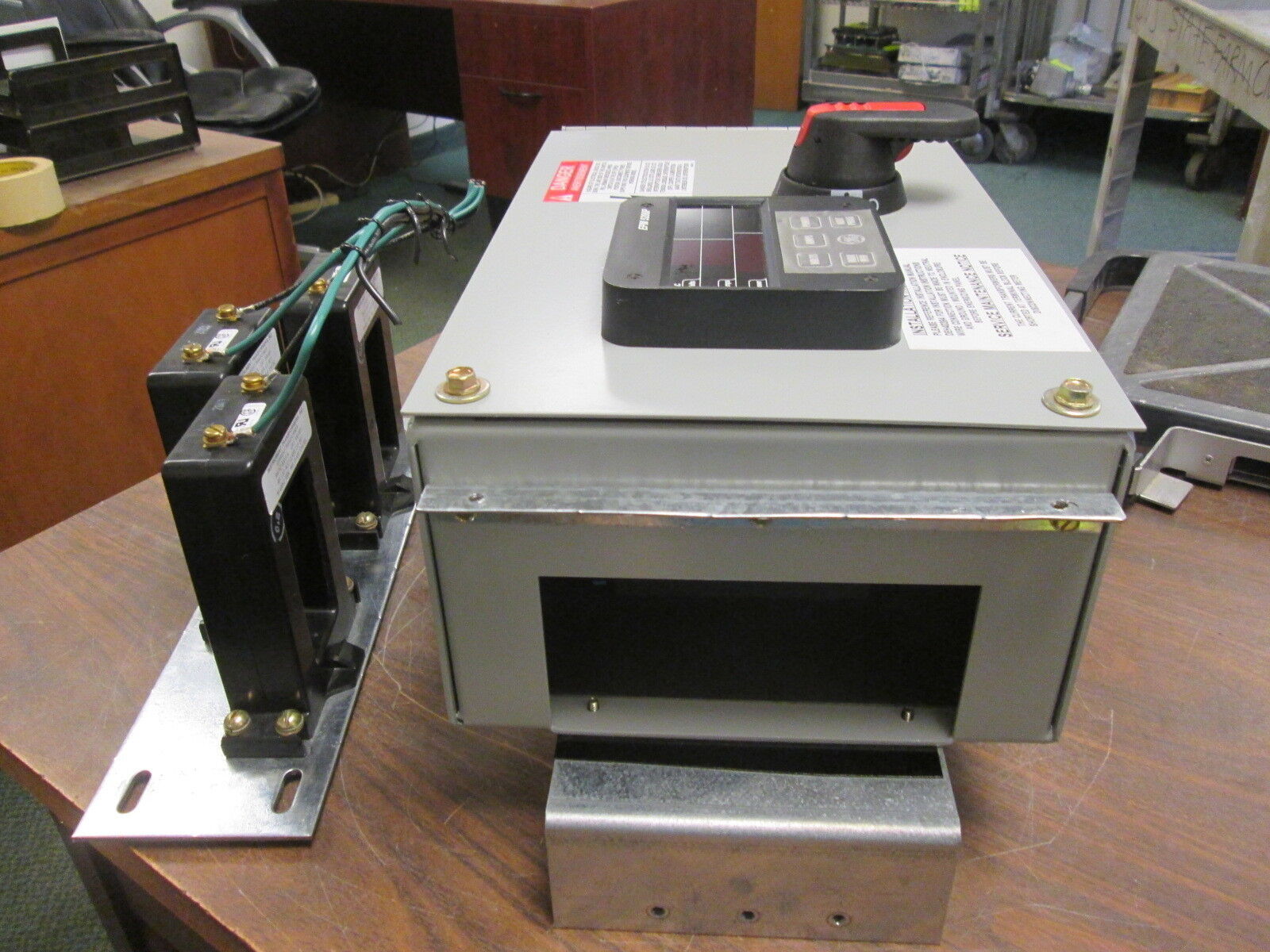 GE Spectra Series Power Meter w/ Disconnect APM4803E520 480V 50/60Hz 3Ph 3W Used