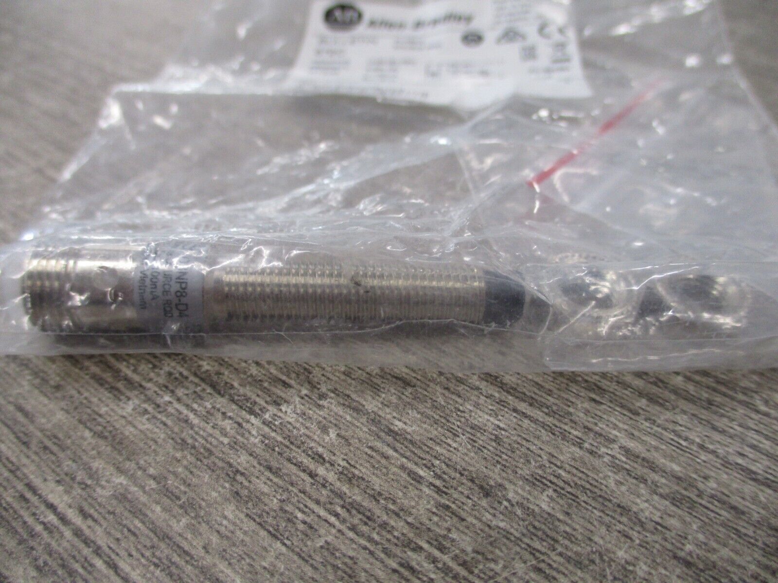Allen-Bradley Incluctive Proximity Sensor 872C-D3NP8-D4 5-30VDC New Surplus