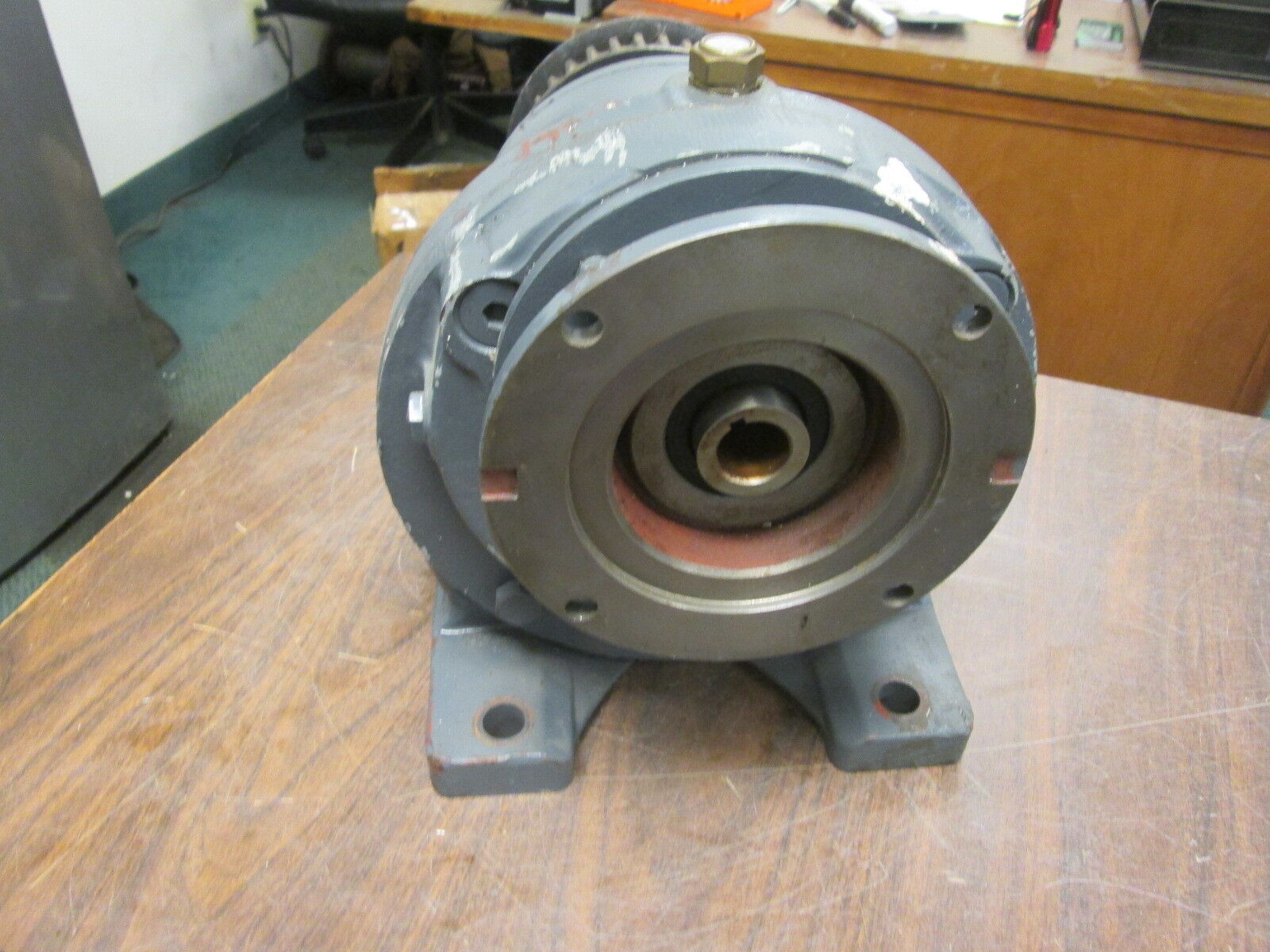 Hub City Poweratio 2000 Gear H12073E 1.5HP 1750RPM In 16.6RPM Out FR: 143TC Used