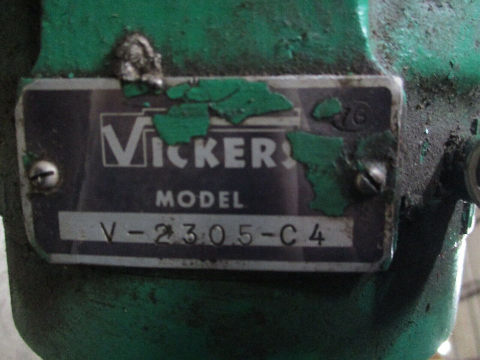 Vickers Pumps w/ Motor V-2305-C4/P131C505XXBC05-23 20HP 1200RPM 220/440V Used