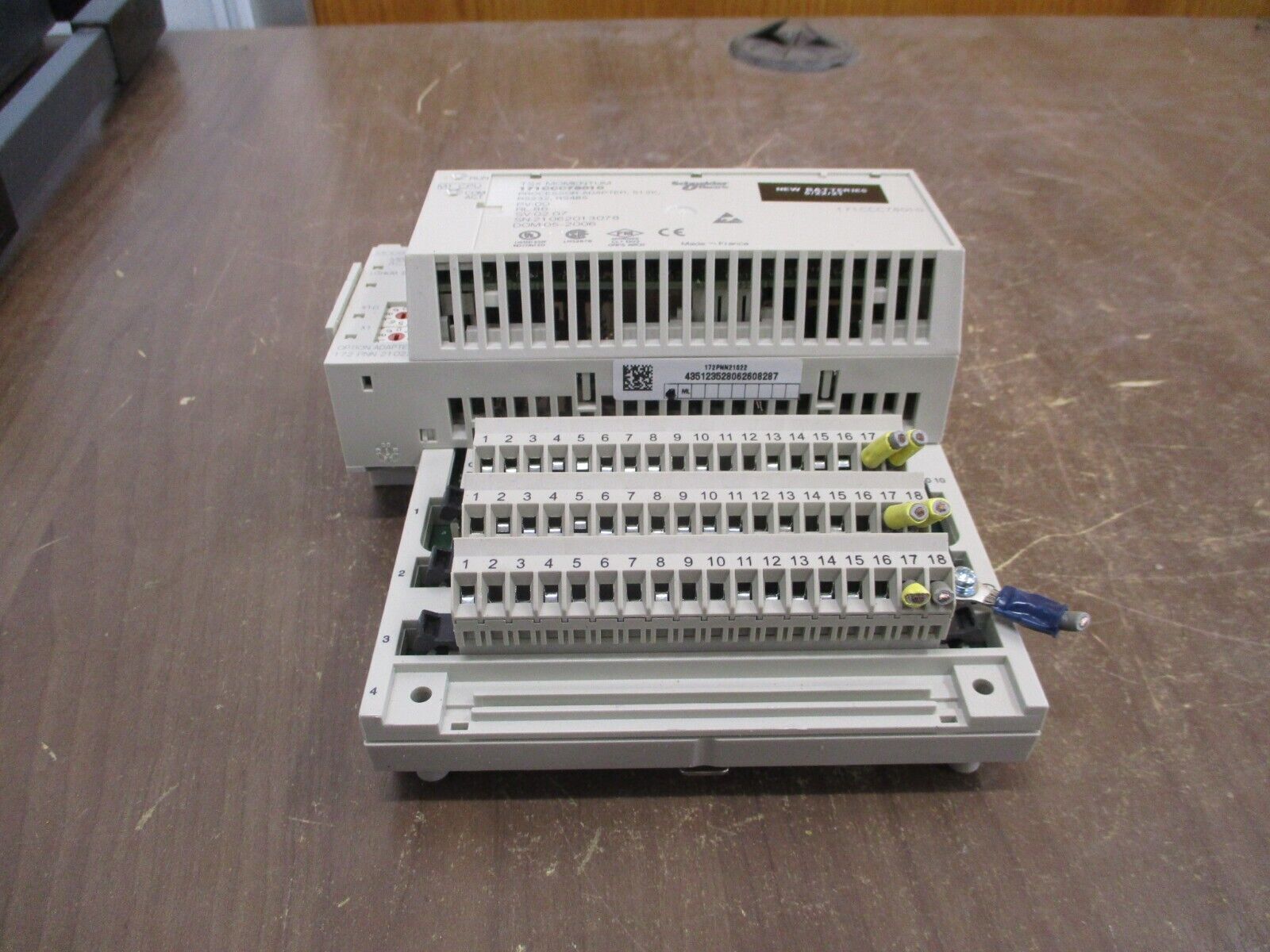 Schneider Electric TSX Momentum Processor w/ I/O Base 171CCC78010 512K Used