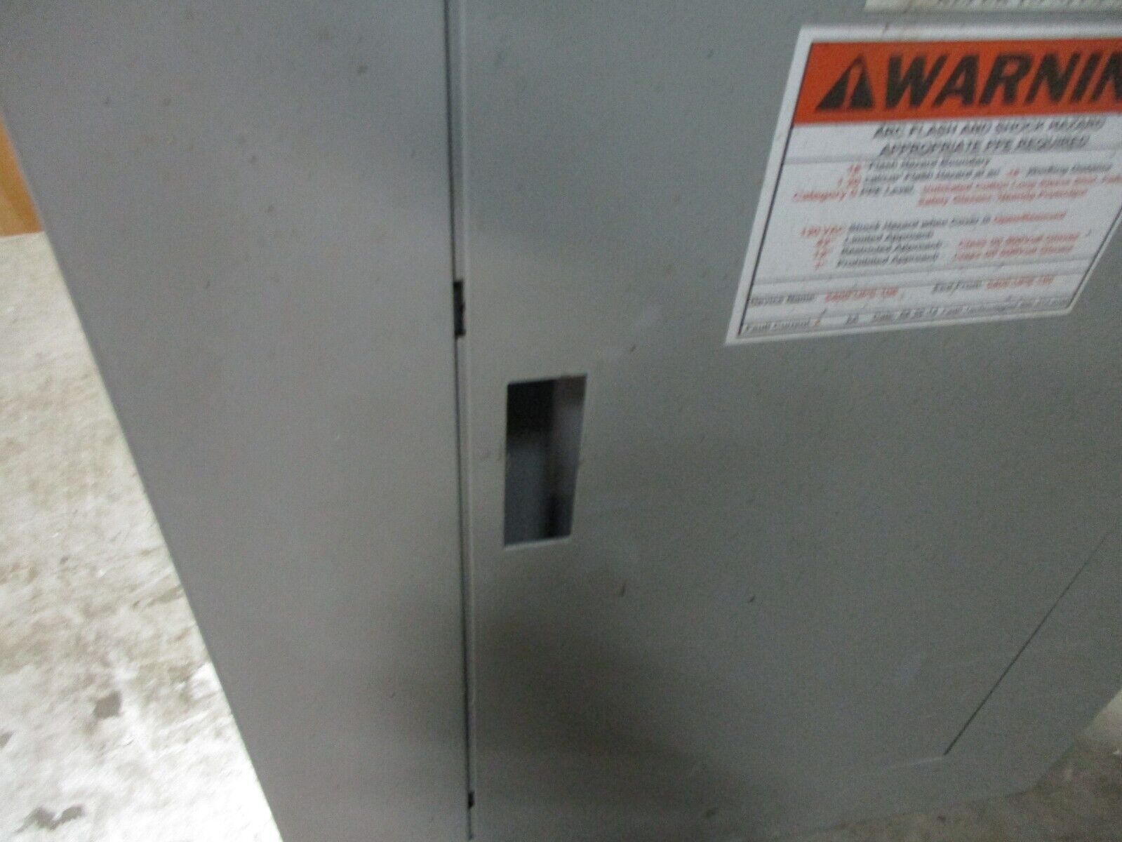 GE Main Lug Breaker Panel AQU1182RCX 225A Max 120/240V 1Ph 3W 18-Slot *No Latch*