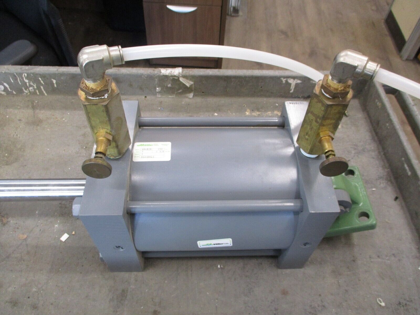 Miller Fluid Power Hydraulic Cylinder A84B2B 250PSI Bore: 7" Stroke: 7" Used