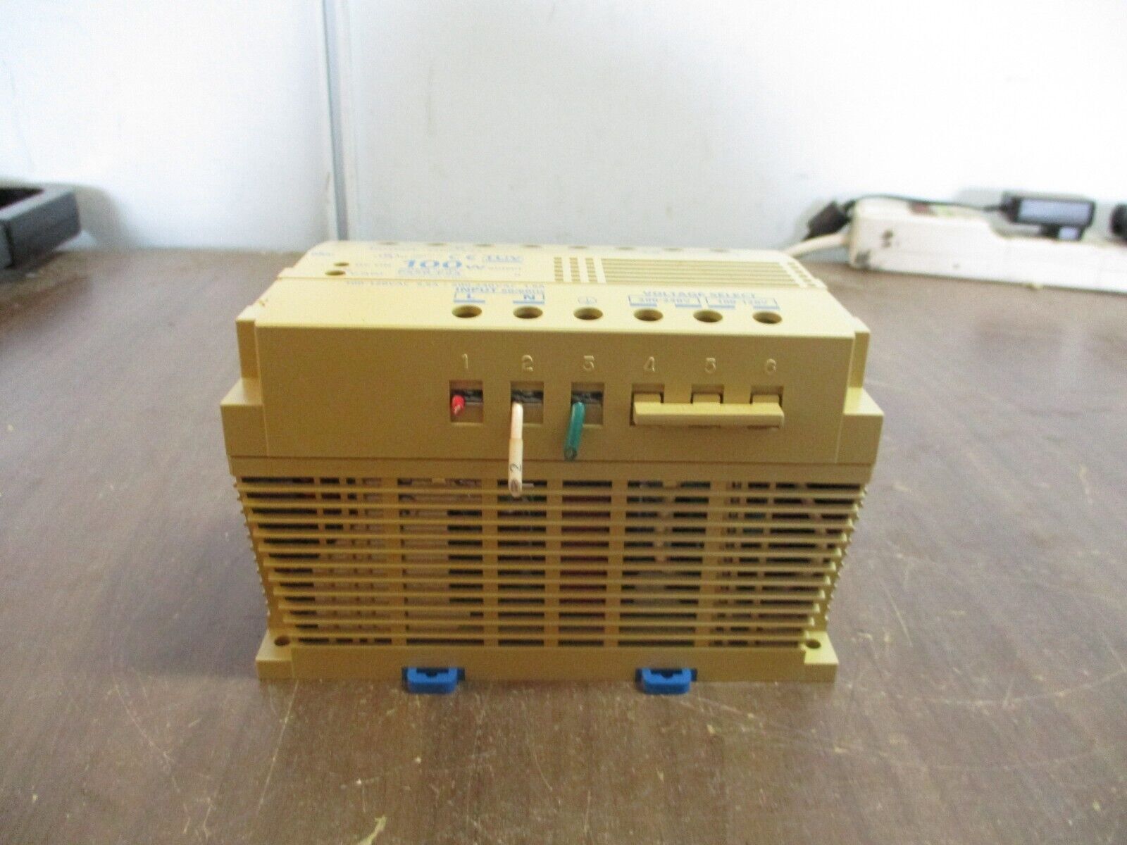 IDEC Power Supply PS5R-E24 100W Input: 100-120VAC @ 2.5A, 200-240VAC @ 1.5A Used